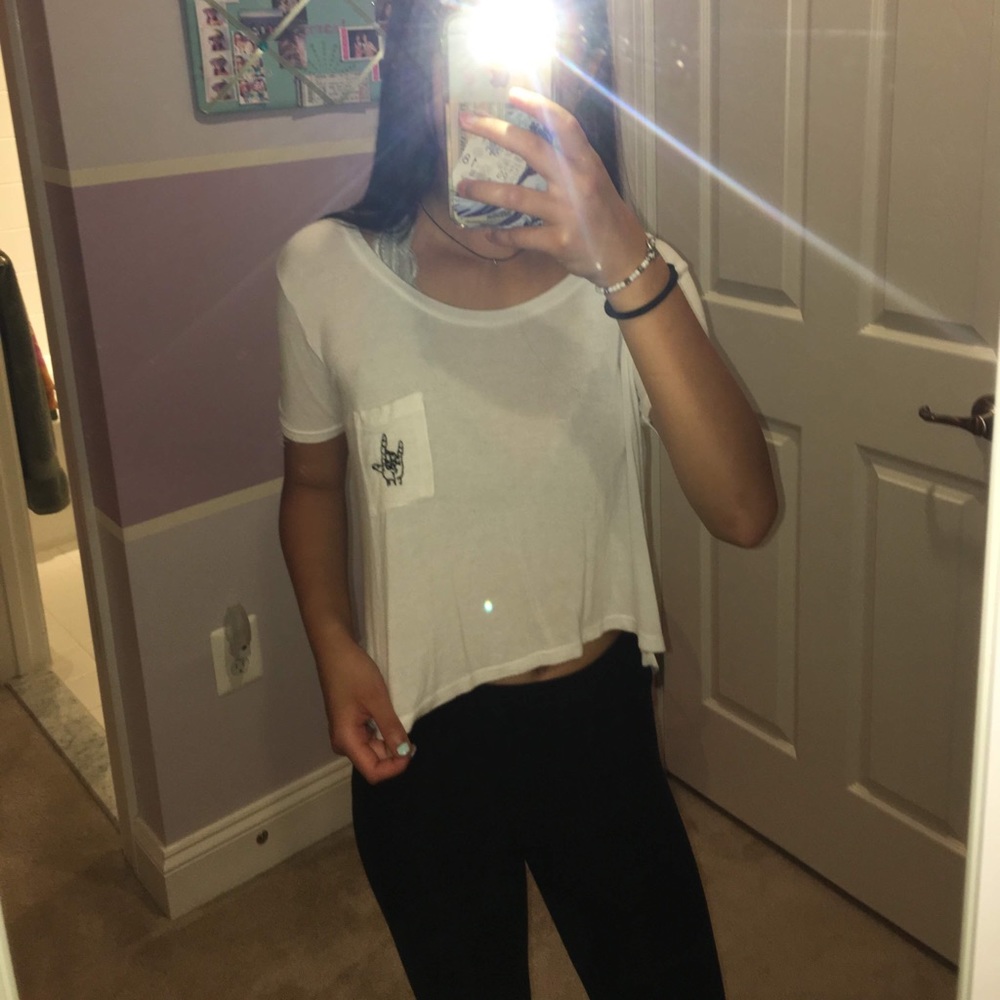 stretchy short sleeve with 🤘🏼 embroidery